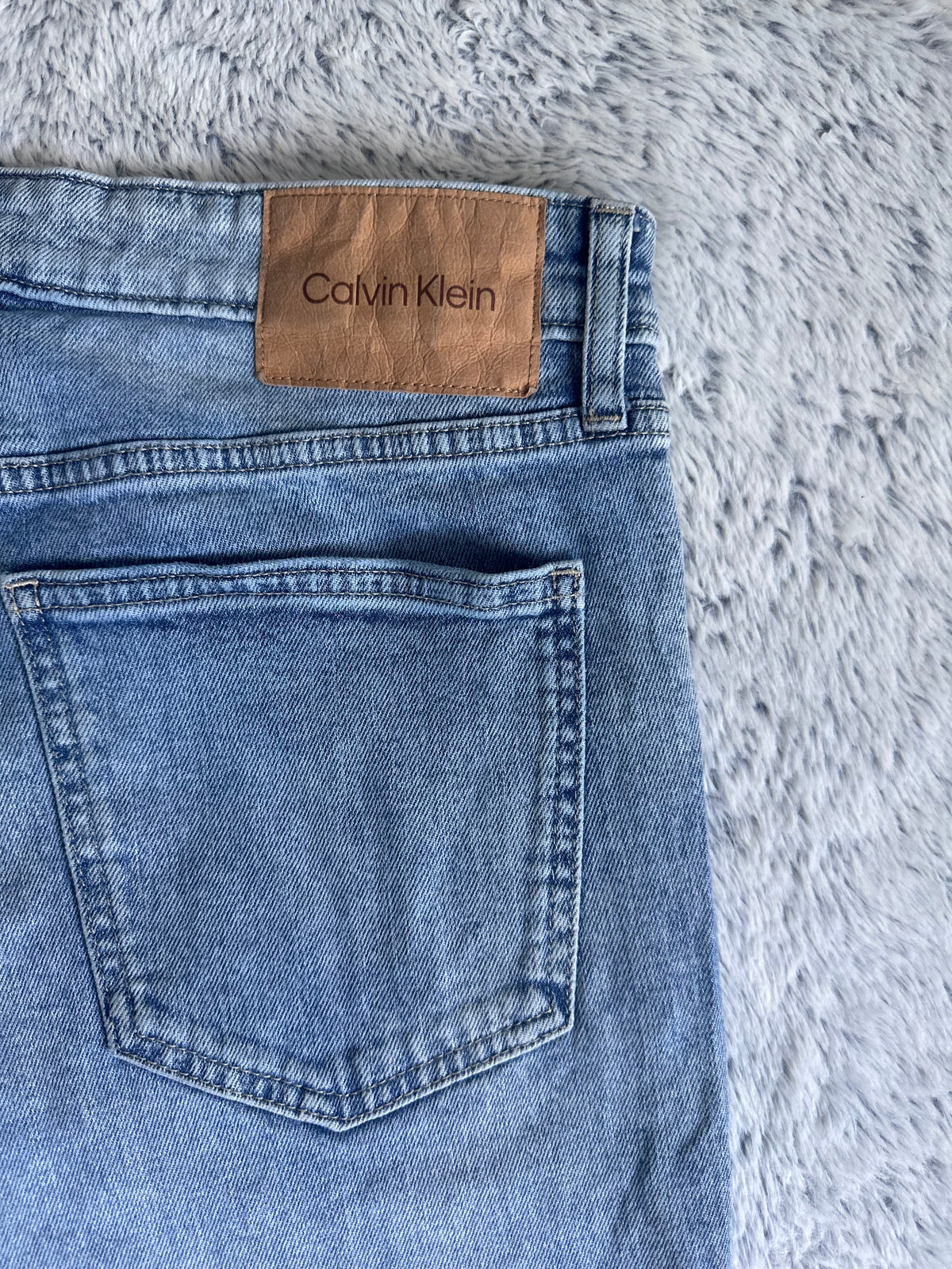 Jean Calvin Klein Taille L  Slim Fit Stretch Spot-Chic