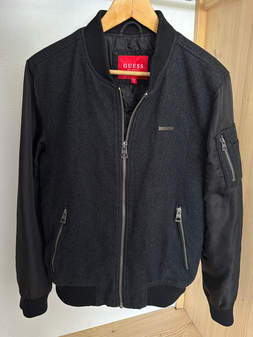 Gilet GUESS Taille S Spot-Chic