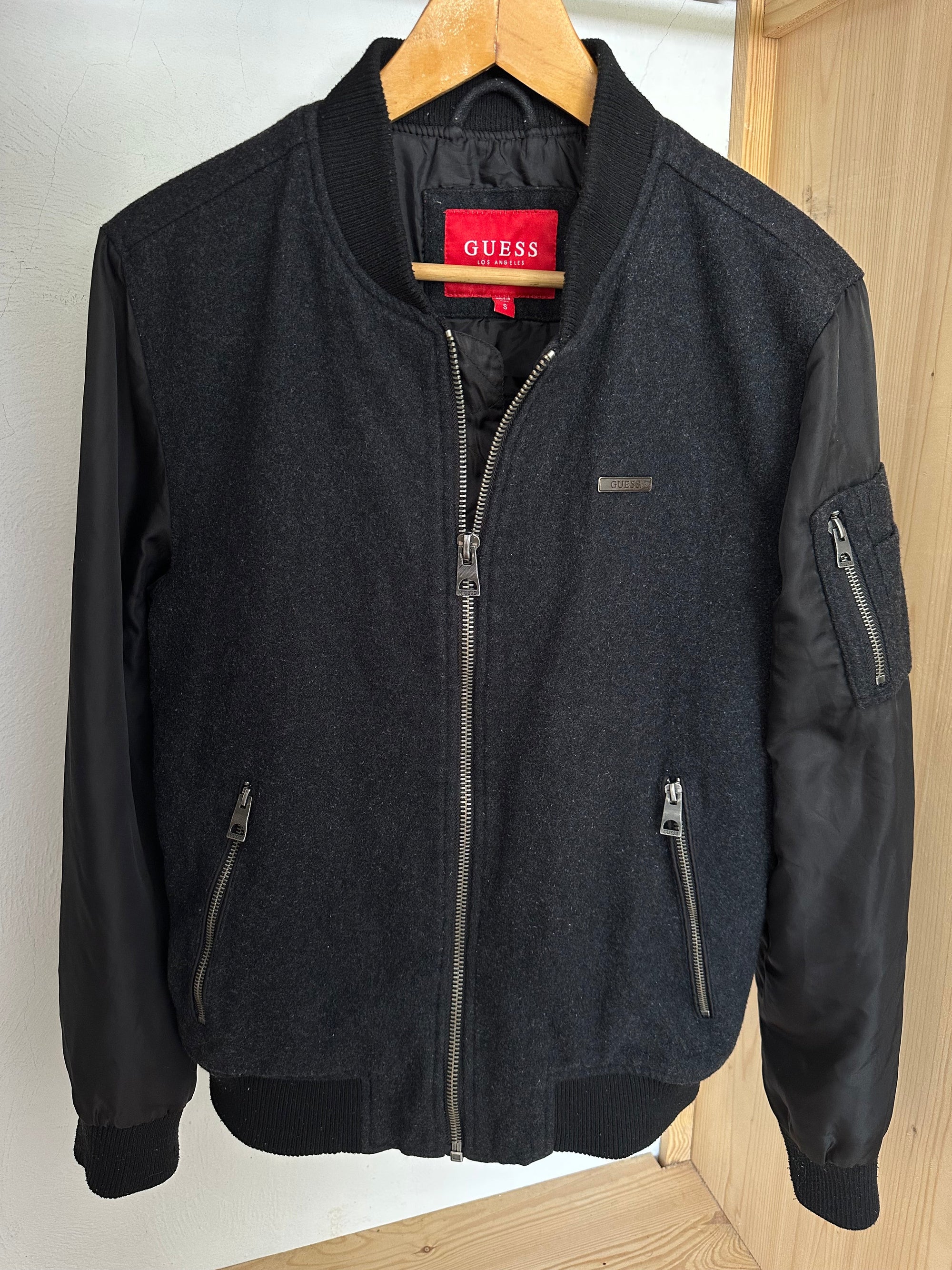 Gilet GUESS Taille S Spot-Chic