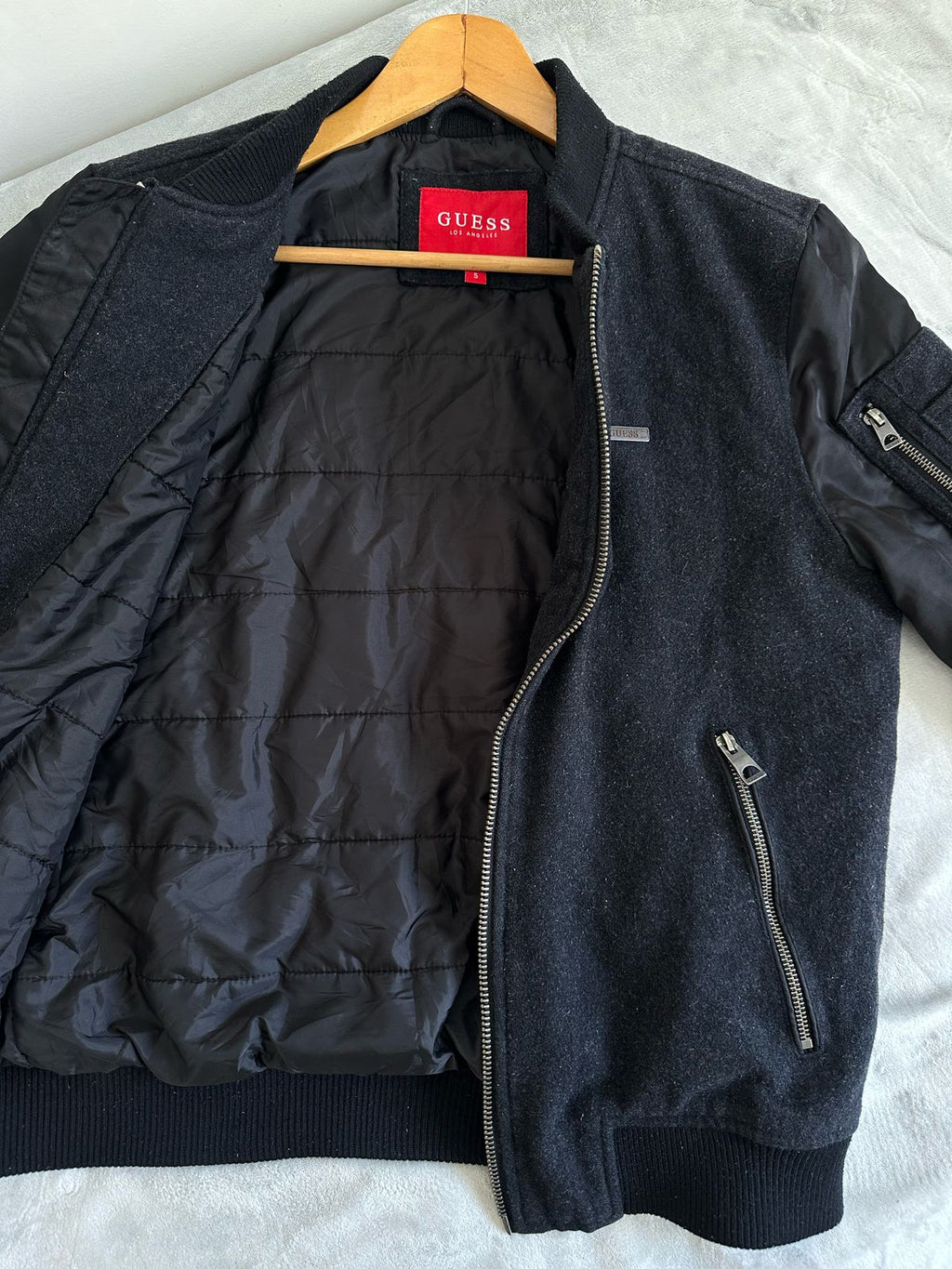 Gilet GUESS Taille S Spot-Chic