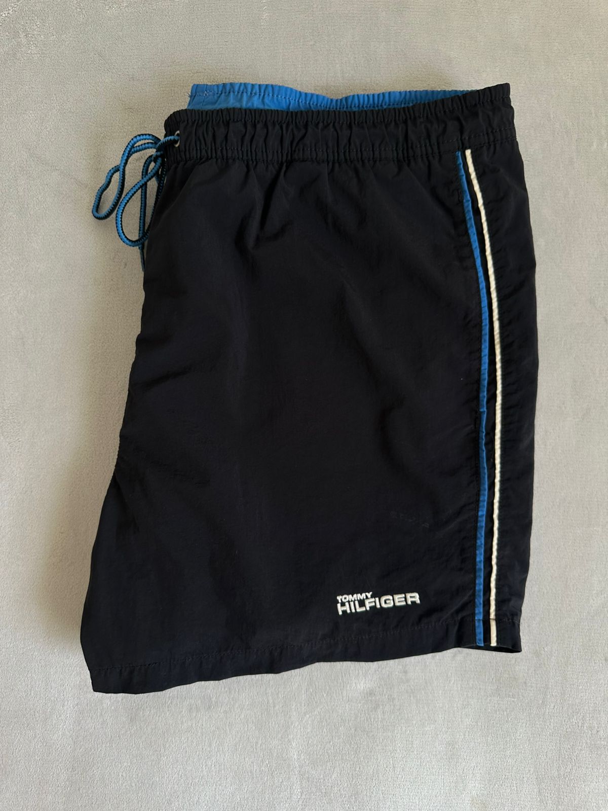 Maillot TOMMY HILFIGER Taille M Spot-Chic