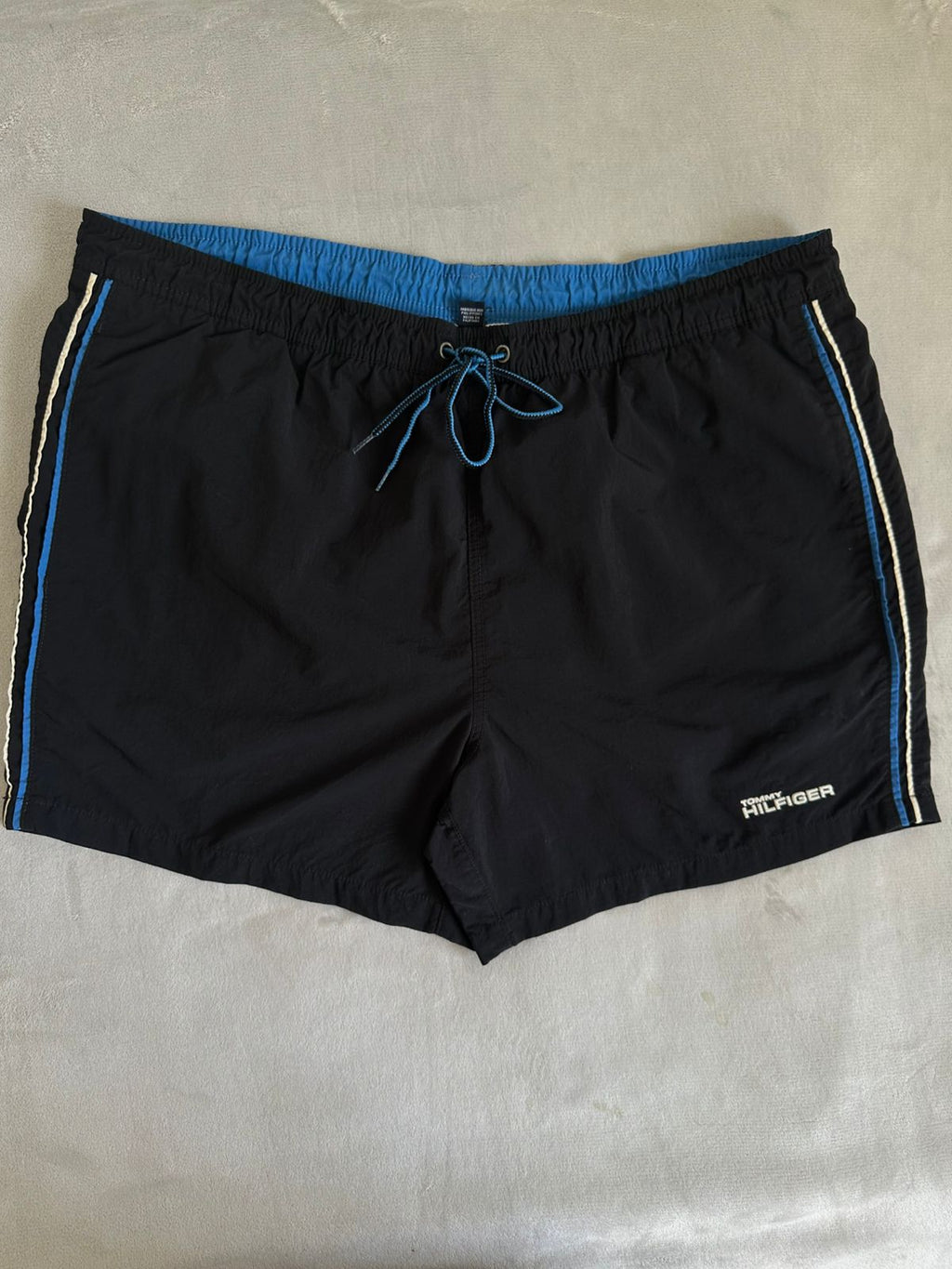 Maillot TOMMY HILFIGER Taille M Spot-Chic