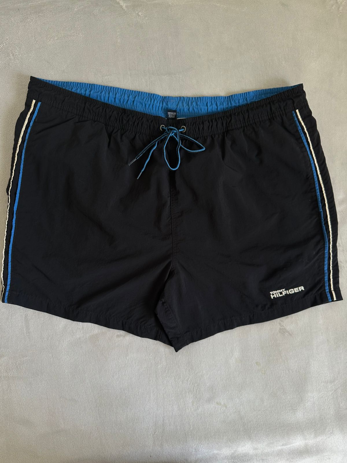 Maillot TOMMY HILFIGER Taille M Spot-Chic