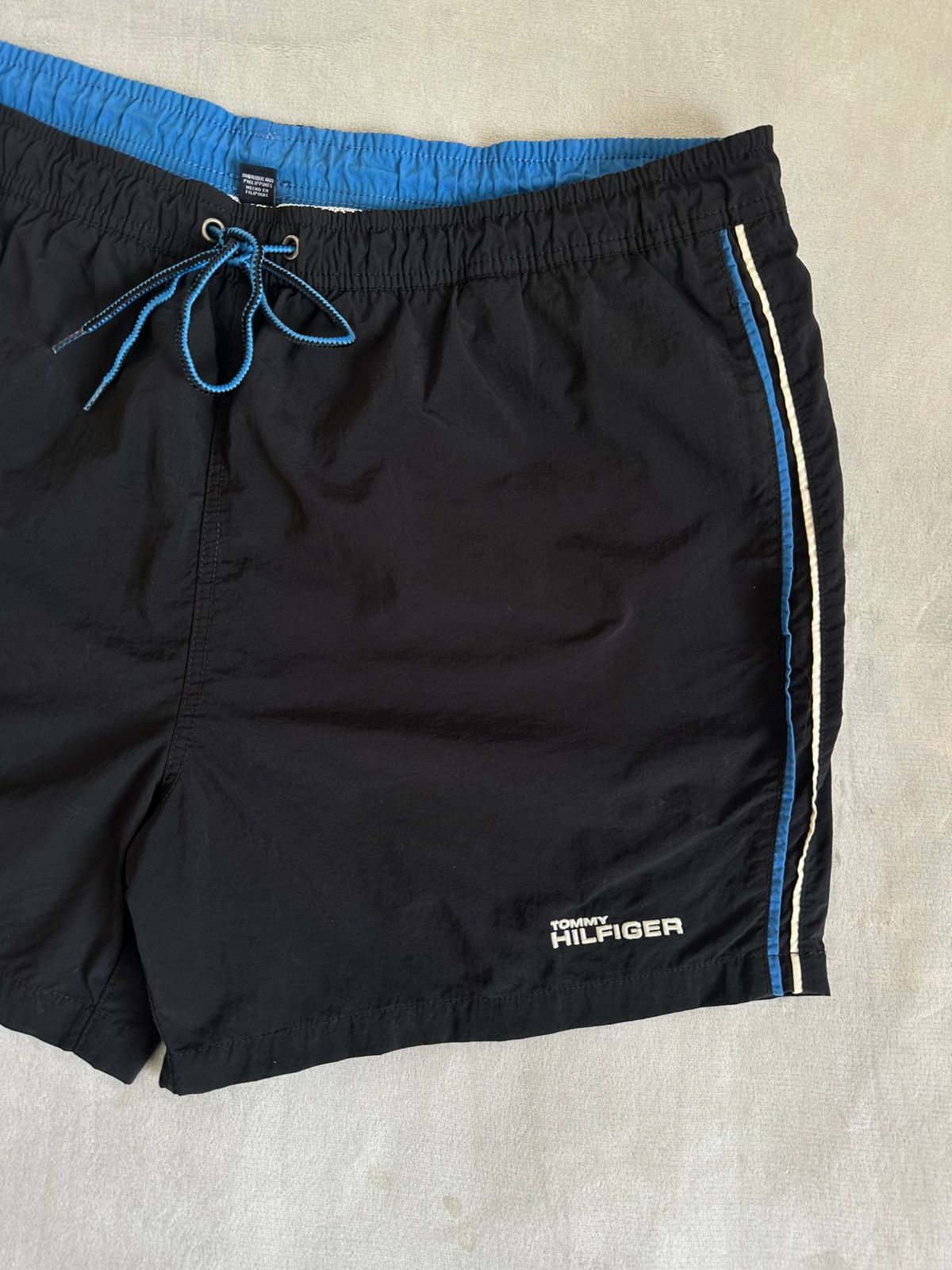 Maillot TOMMY HILFIGER Taille M Spot-Chic