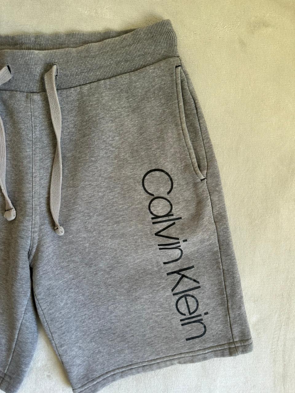 Short CALVIN KLEIN Taille M Spot-Chic