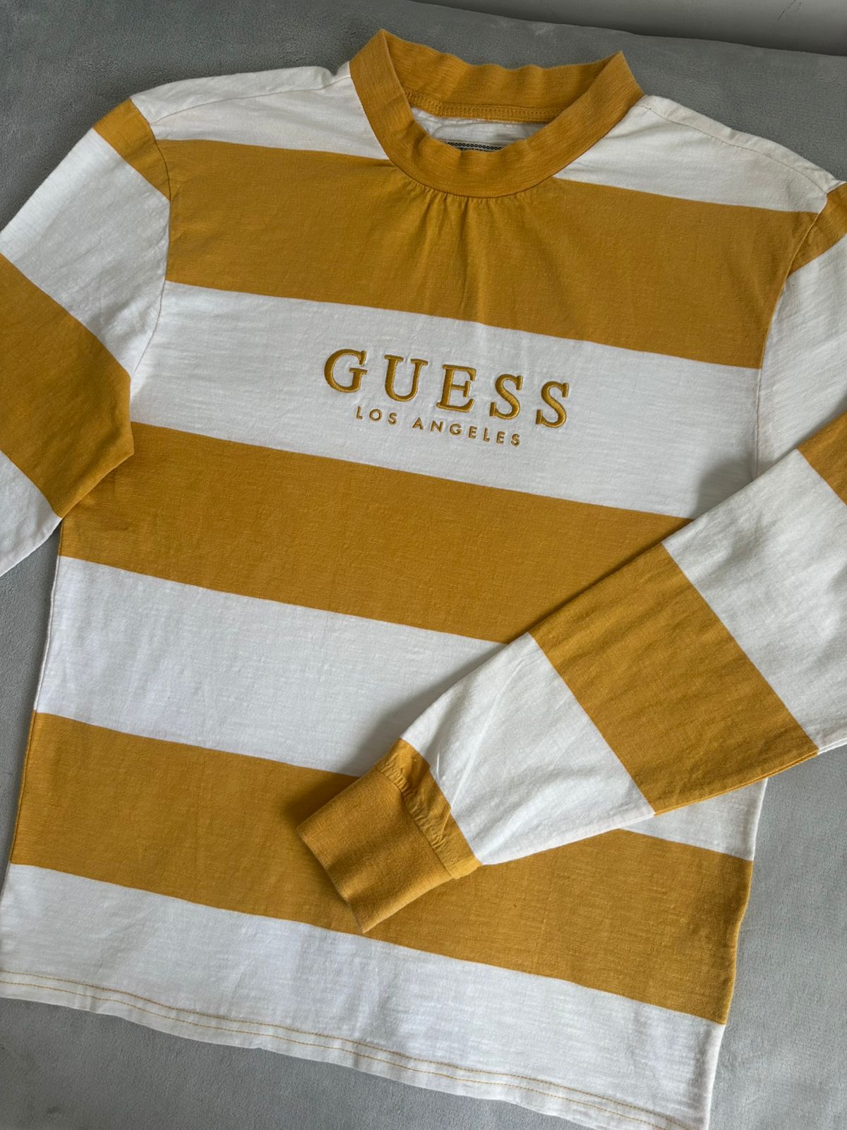 Pull GUESS Taille S Spot-Chic