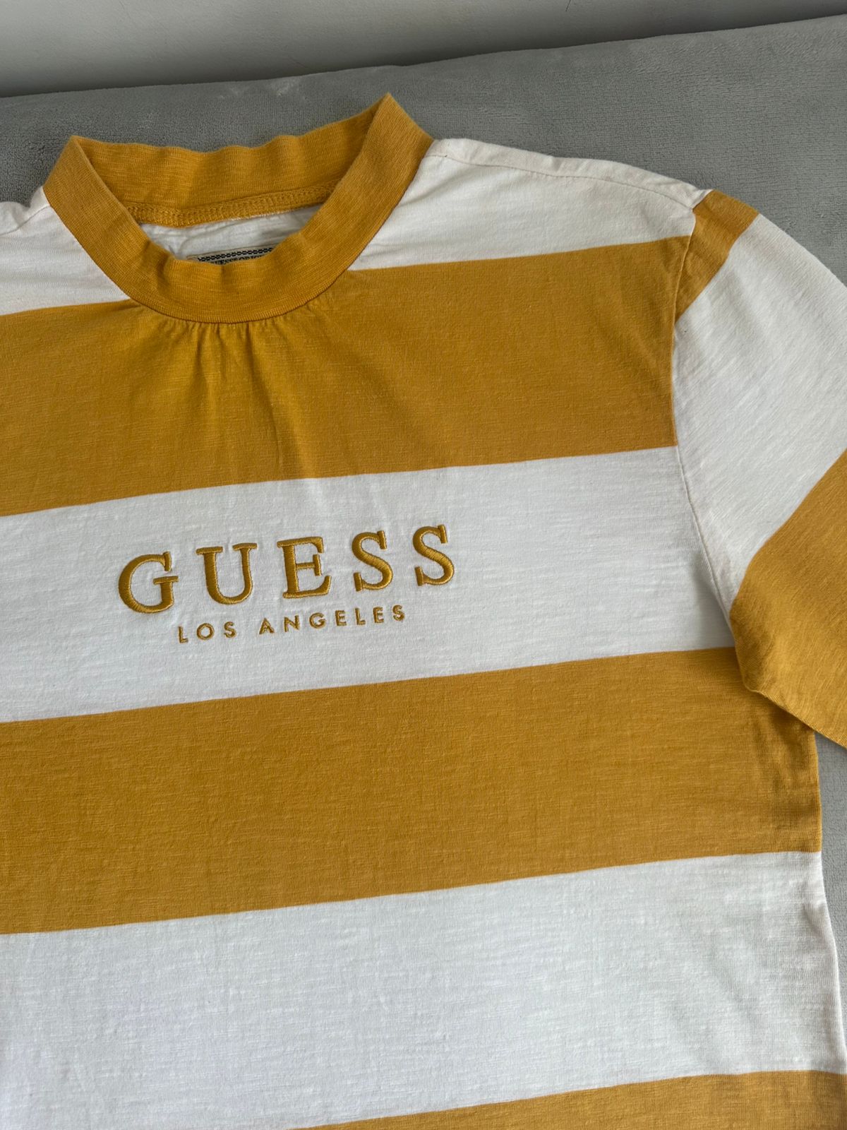 Pull GUESS Taille S Spot-Chic