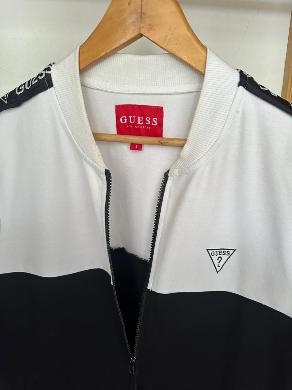 Gilet GUESS Taille S Spot-Chic