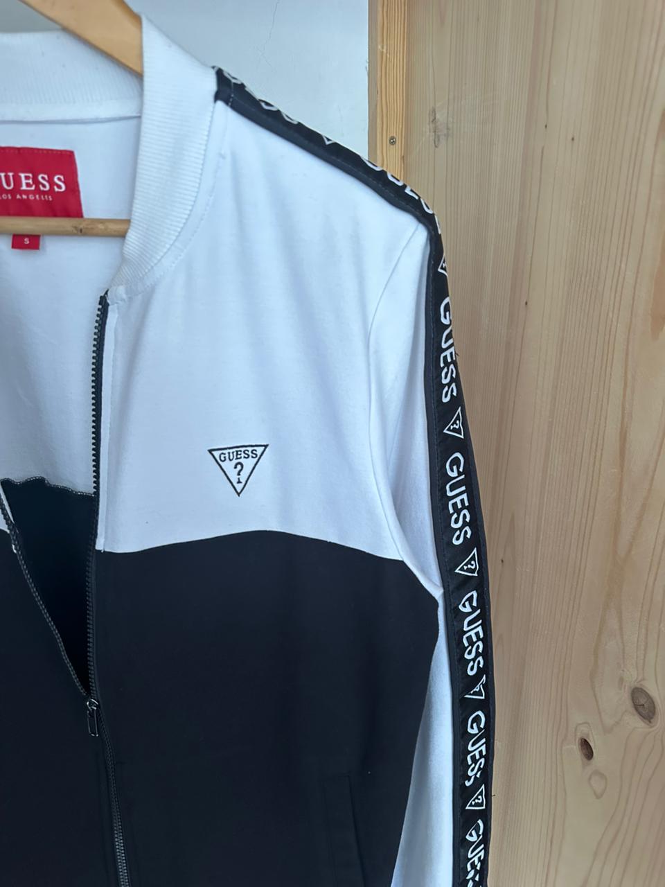 Gilet GUESS Taille S Spot-Chic