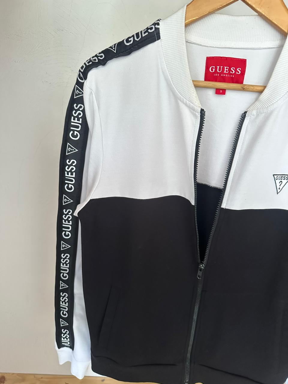 Gilet GUESS Taille S Spot-Chic