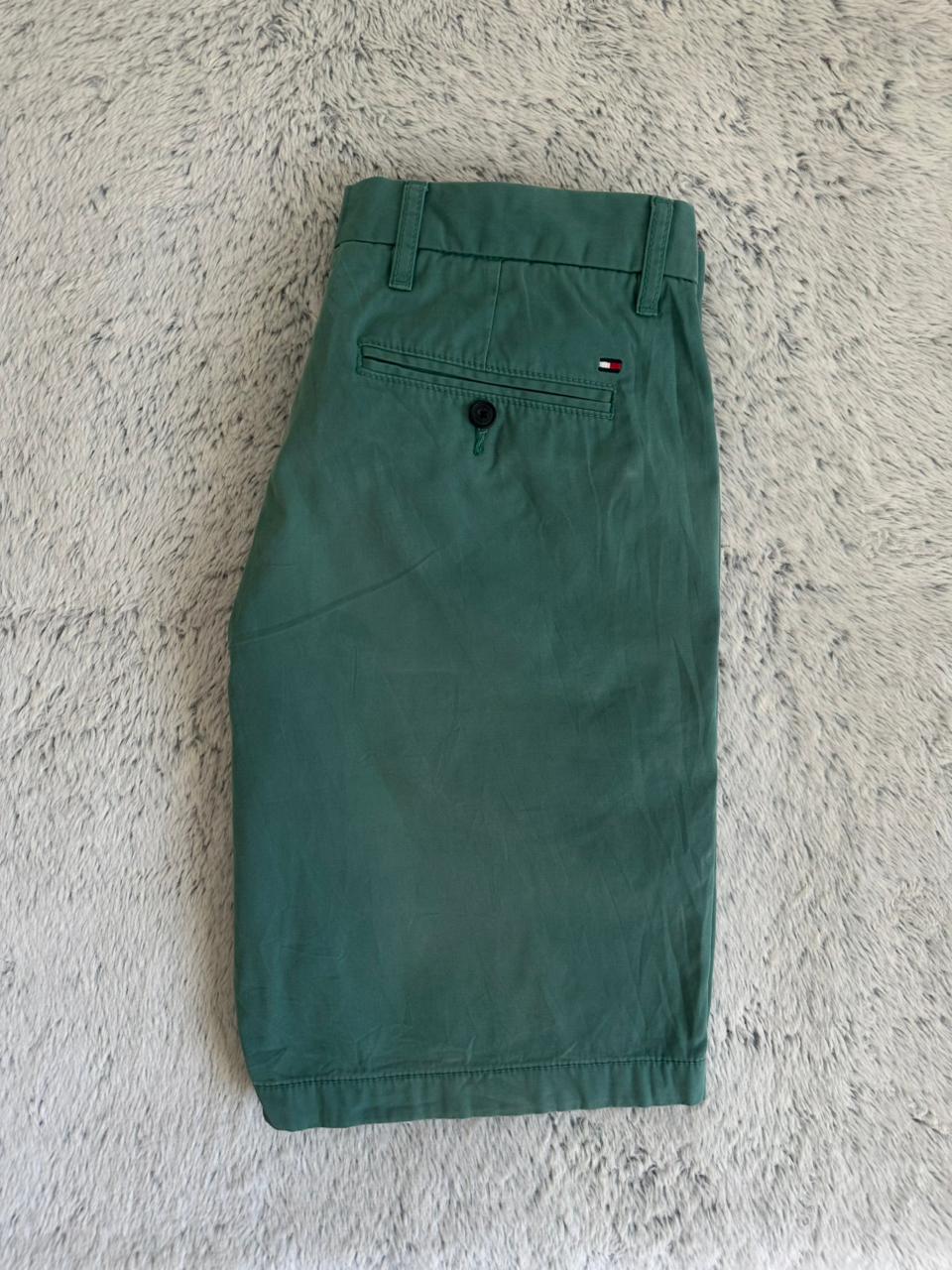 Short TOMMY HILFIGER Taille L Spot-Chic